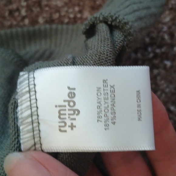 Rumi + Ryder green sweater shirt size 12-14 (small) - Picture 15 of 15